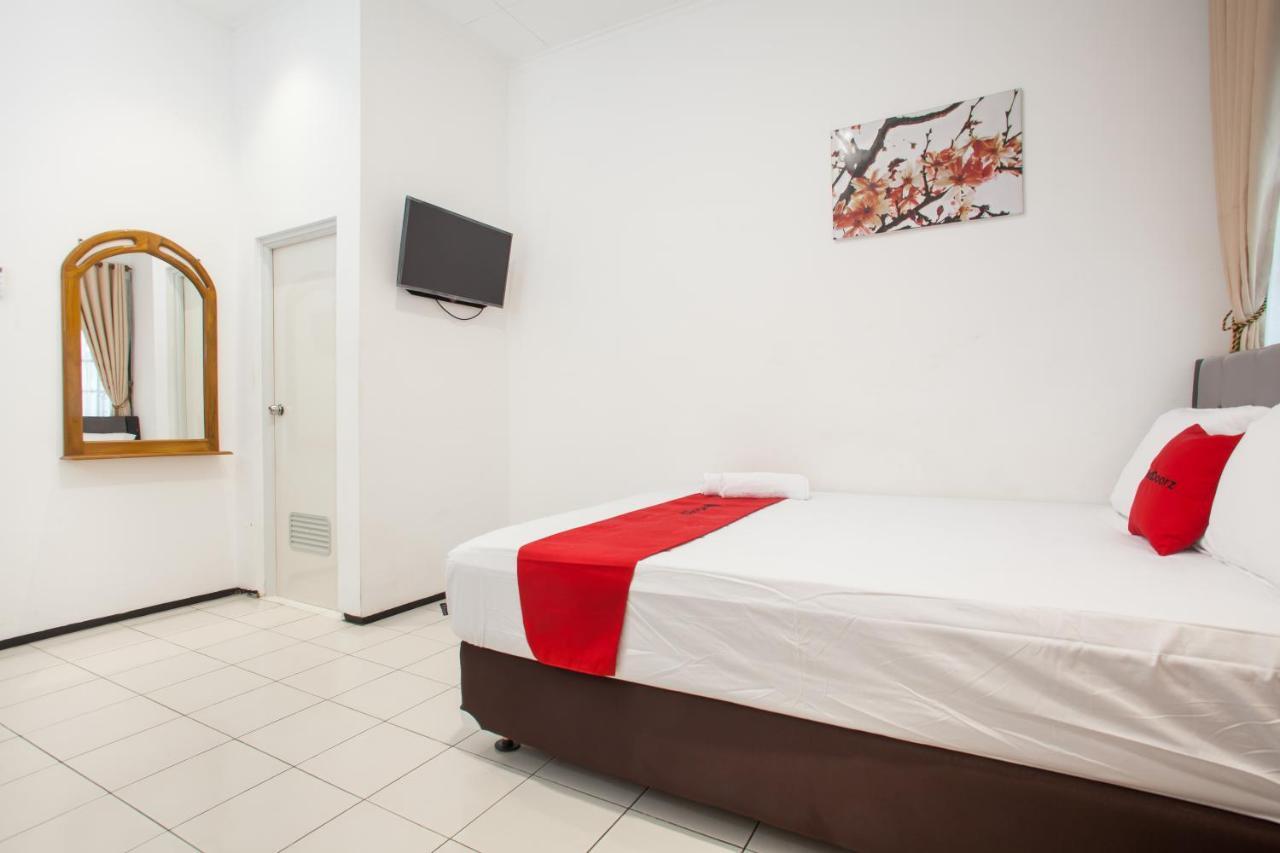 Ferienwohnung RedDoorz near Sanan Malang Exterior foto